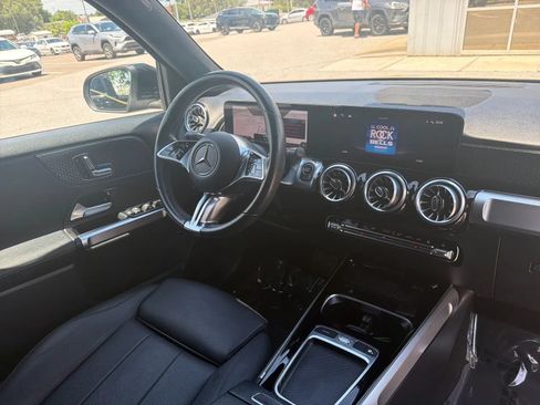 Used 2024 Mercedes-Benz EQB 250+ image 21