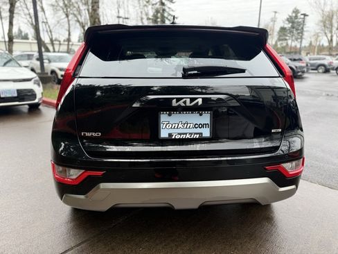 Used 2023 Kia Niro EX Touring image 11