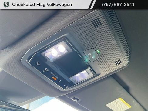 Used 2024 Volkswagen Atlas Cross Sport SE image 19