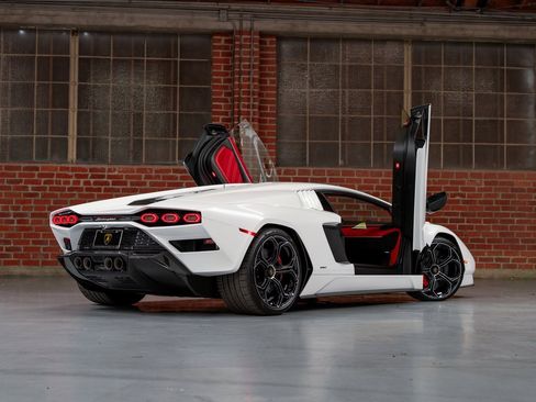 Used 2022 Lamborghini Aventador Countach image 33