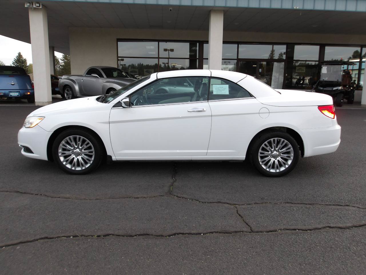 Used 2014 Chrysler 200 Limited FWD image 2