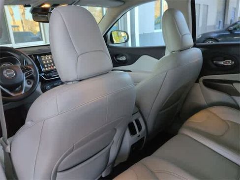 Used 2019 Jeep Cherokee Limited w/ Luxury Group image 19