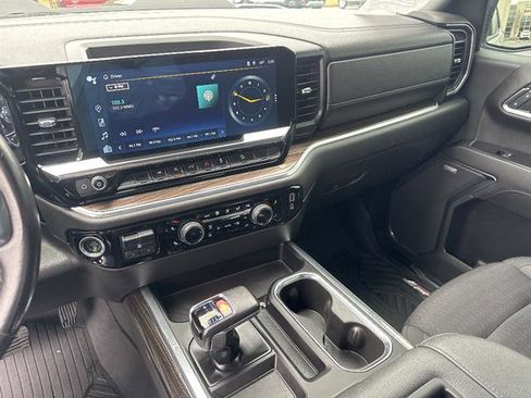 Used 2022 Chevrolet Silverado 1500 LT Trail Boss w/ Convenience Package II image 17