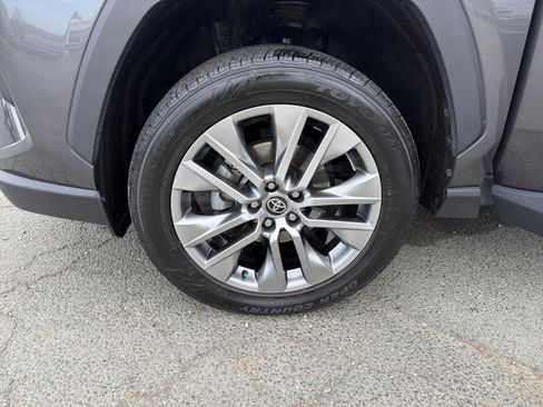 Used 2022 Toyota RAV4 XLE Premium image 31