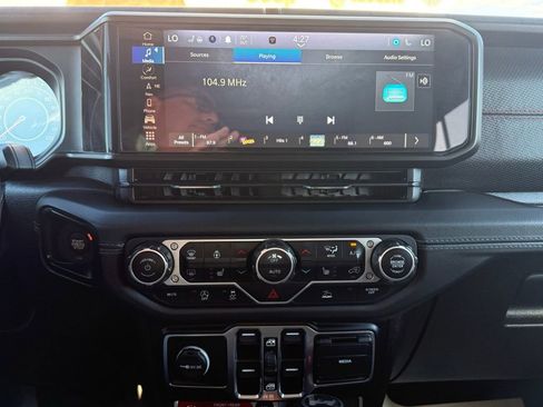 Used 2024 Jeep Wrangler Rubicon w/ Technology Group image 12