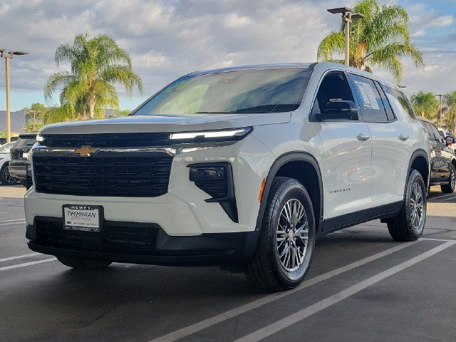 Used 2024 Chevrolet Traverse LS FWD image 5