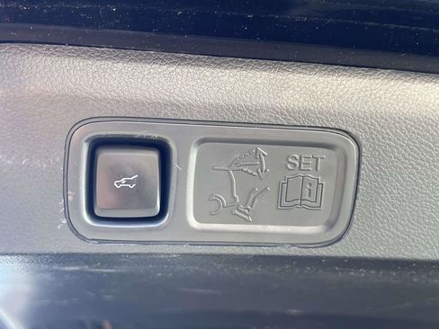 Used 2022 Ford Expedition Limited image 16