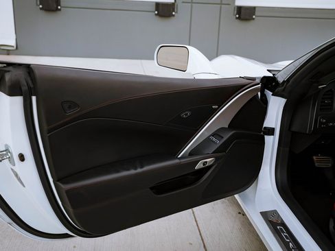 Used 2016 Chevrolet Corvette Z06 w/ Chrome Badge Package image 18