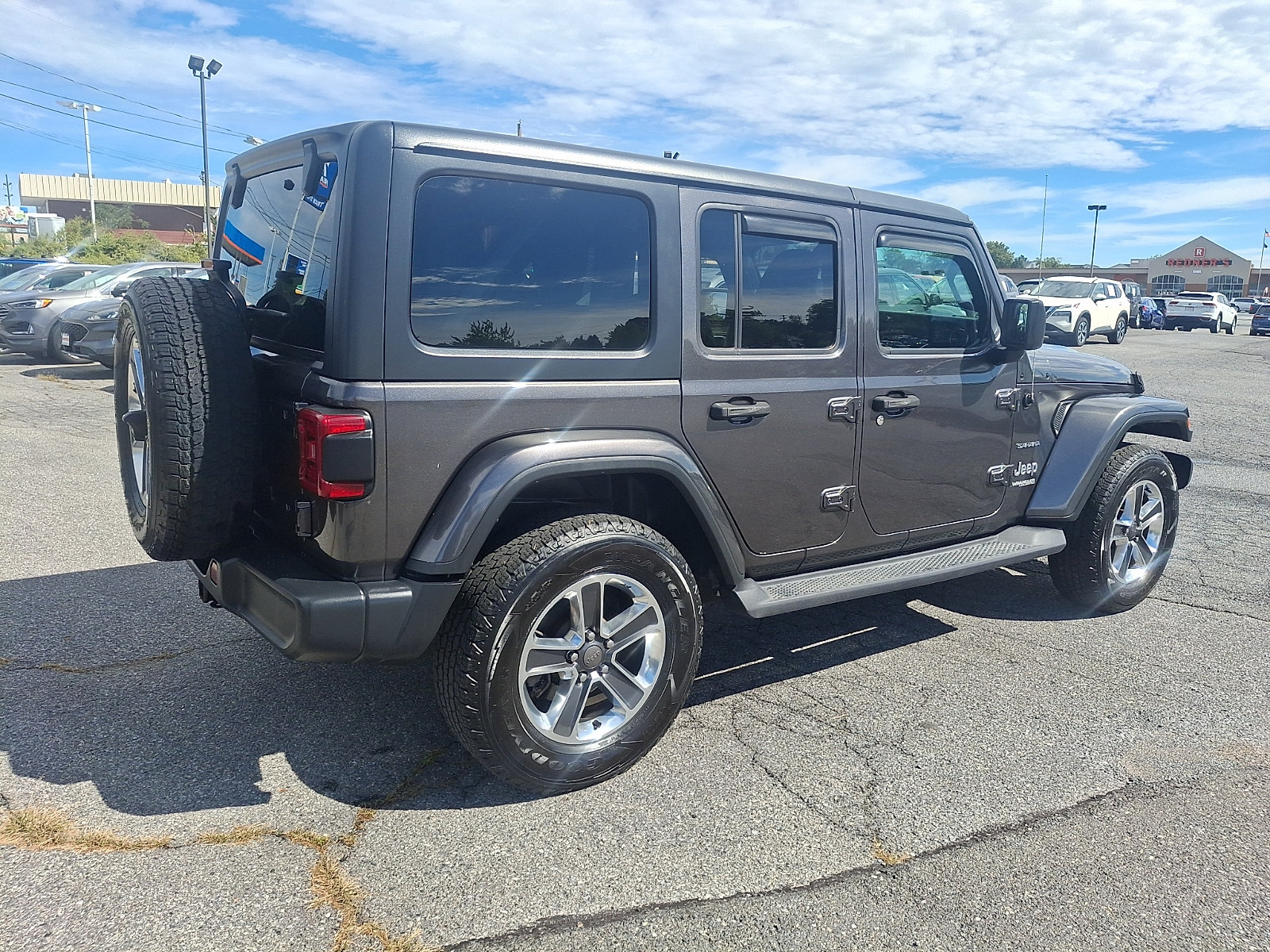 Used 2018 Jeep Wrangler Unlimited Sahara w/ LED Lighting Group AWD/4WD image 6