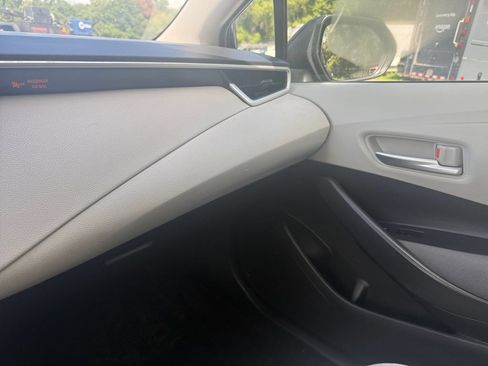 Used 2020 Toyota Corolla LE FWD image 25