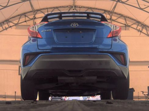 Used 2019 Toyota C-HR XLE FWD image 7