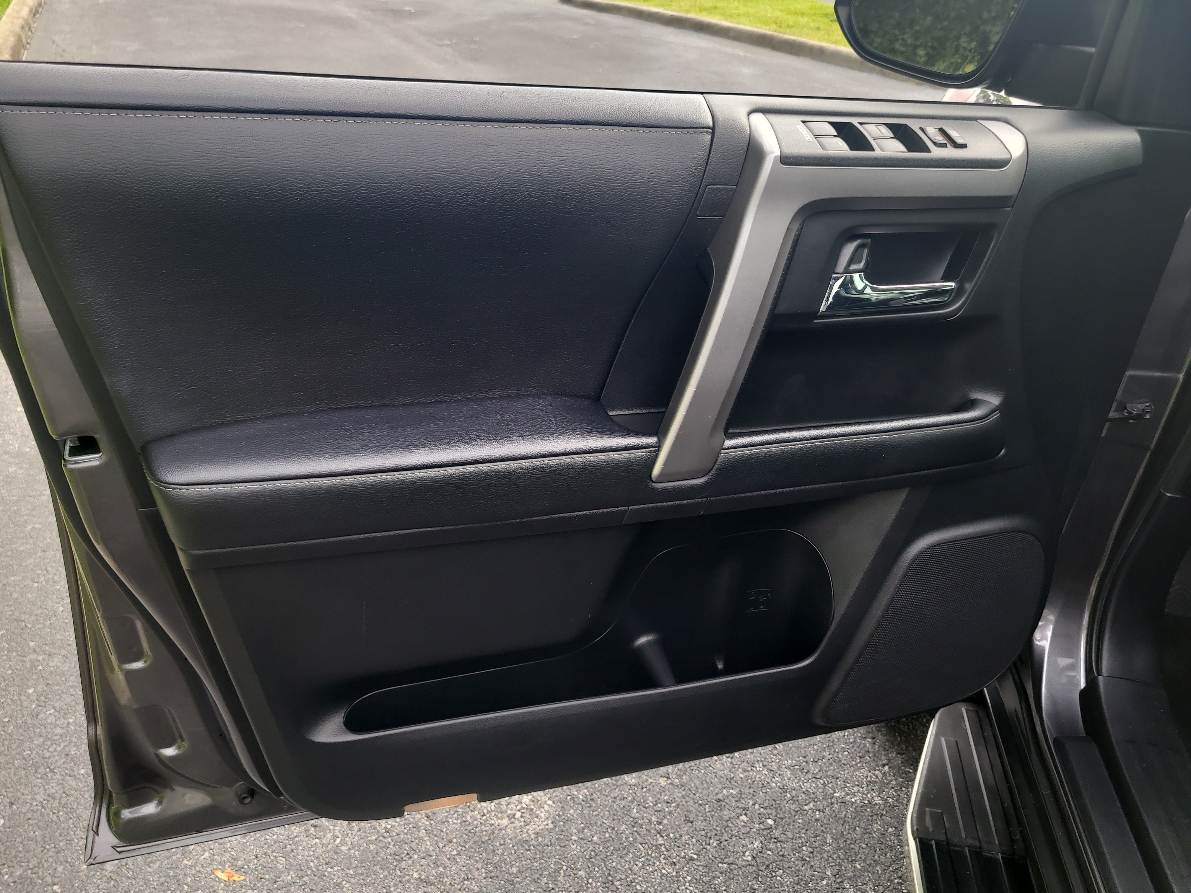 Used 2020 Toyota 4Runner SR5 Premium w/ Moonroof Package AWD/4WD image 17