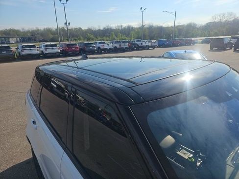 Used 2020 Land Rover Range Rover Sport HSE image 4