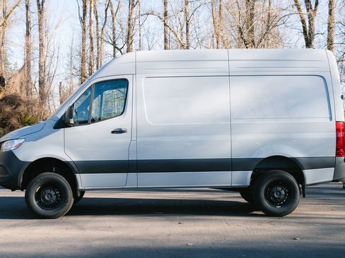 Used 2025 Mercedes-Benz Sprinter 2500 image 7