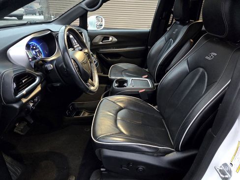 Used 2018 Chrysler Pacifica Limited w/ Advanced Safetytec Group image 9