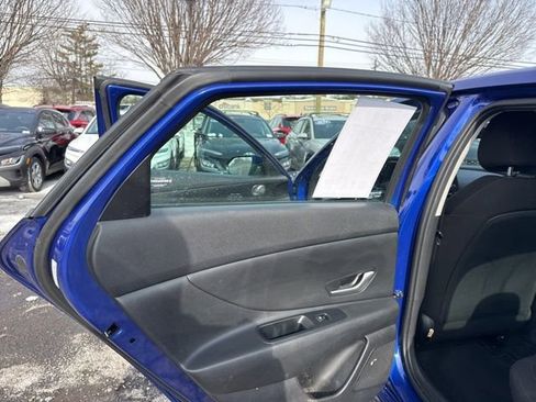 Certified 2023 Hyundai Elantra SEL w/ Preferred Accessory Package image 31