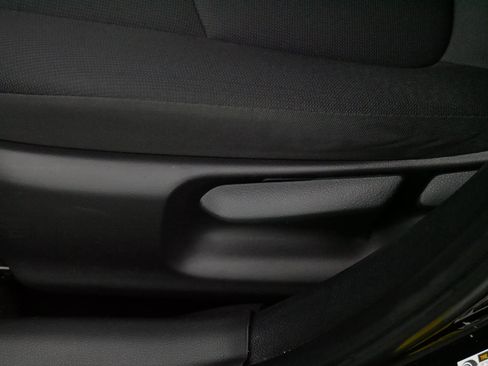 Used 2022 Toyota Corolla LE image 20