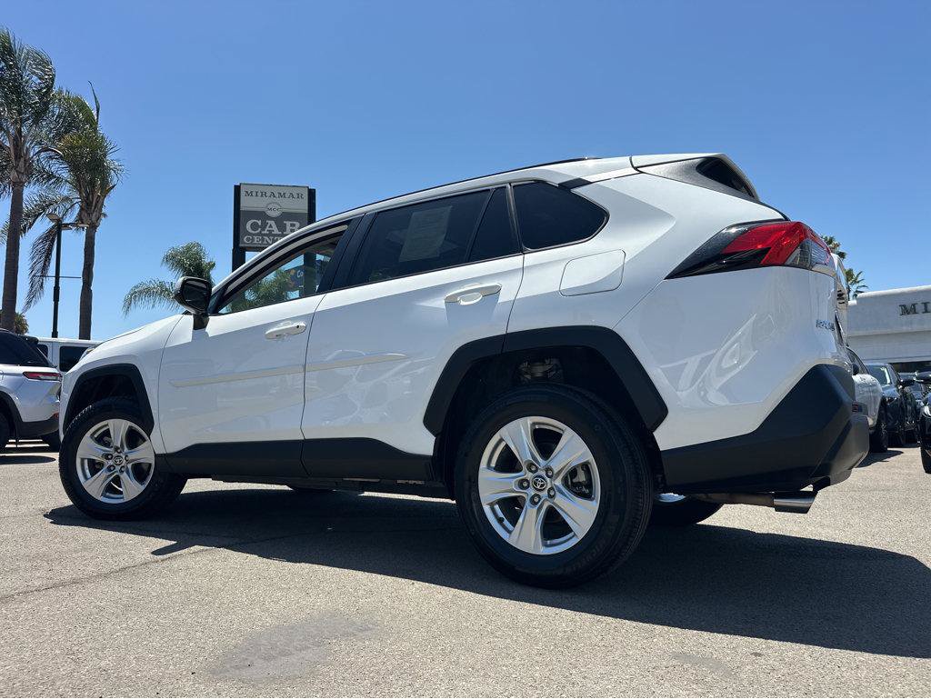 Used 2021 Toyota RAV4 XLE w/ Convenience Package FWD image 3