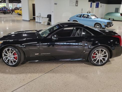 Used 2008 Cadillac XLR V RWD image 7