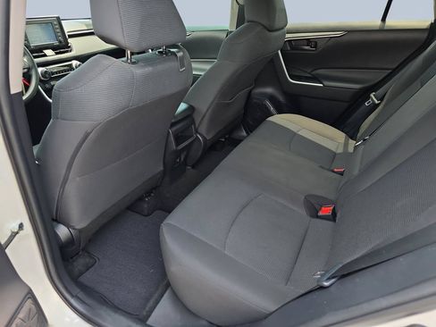 Used 2021 Toyota RAV4 LE FWD image 21