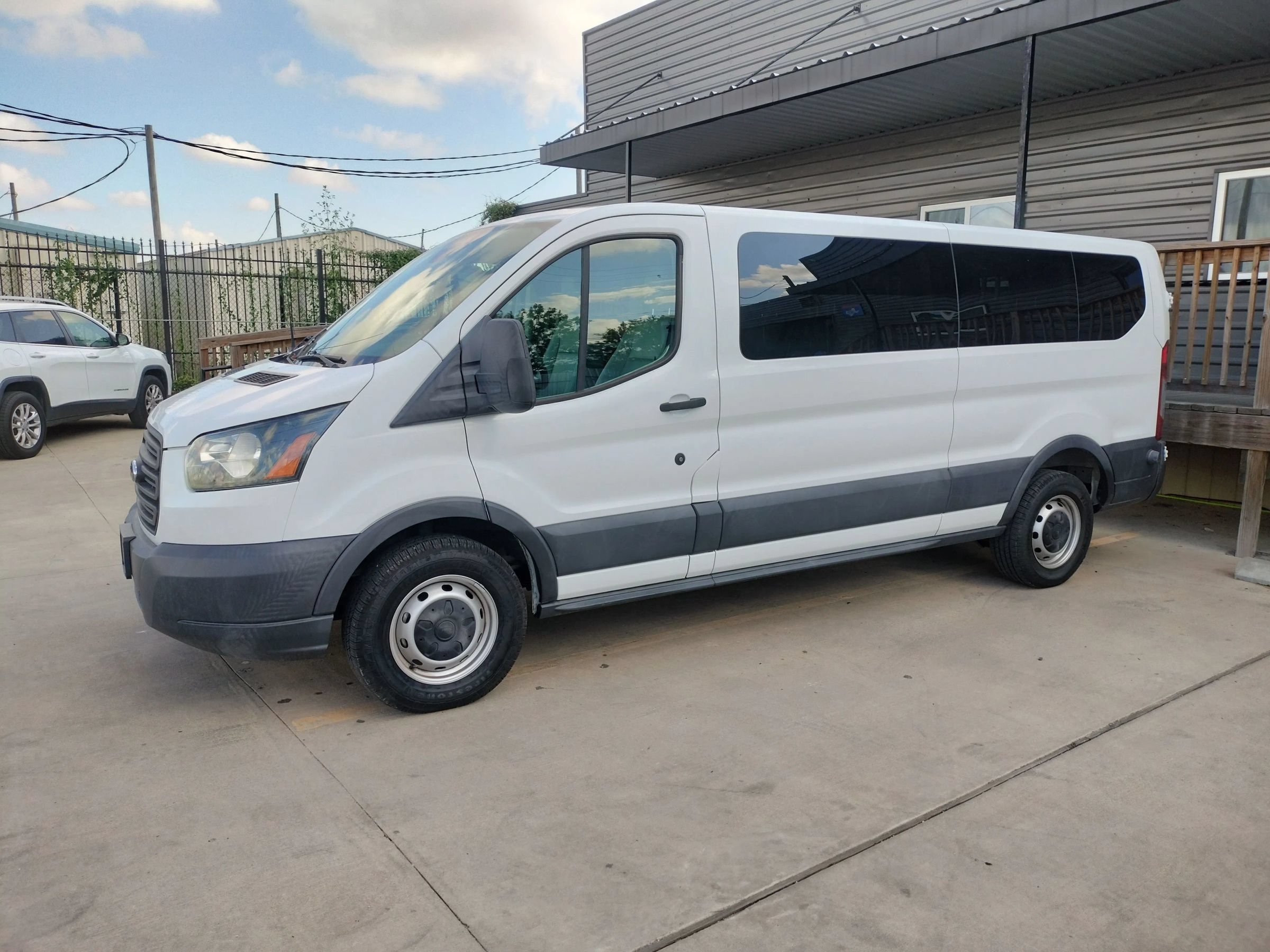 Used 2018 Ford Transit 350 XL RWD image 3