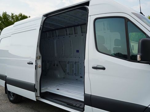 Used 2025 Mercedes-Benz Sprinter 2500 image 30