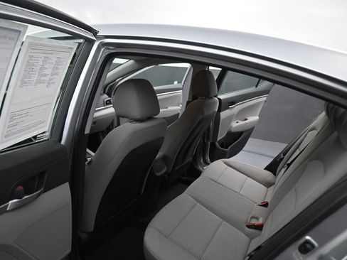 Used 2020 Hyundai Elantra SE image 42