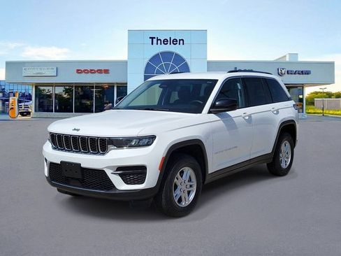 Used 2023 Jeep Grand Cherokee Laredo AWD/4WD image 2