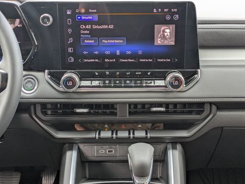 New 2024 Chevrolet Colorado LT w/ LT Convenience Package II image 6