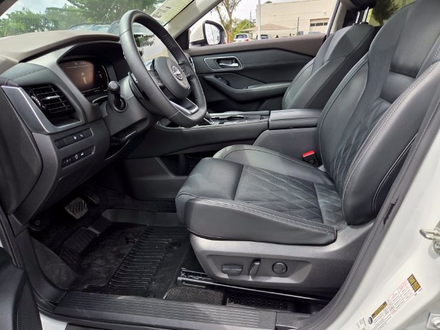Used 2023 Nissan Rogue Platinum w/ Platinum Premium Package FWD image 11