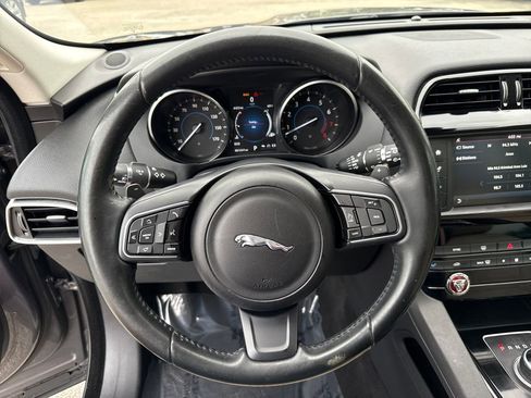 Used 2017 Jaguar F-PACE Premium image 14