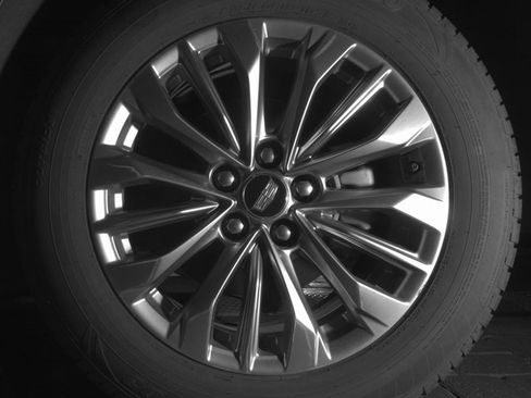 Used 2024 Cadillac XT4 Premium Luxury image 11