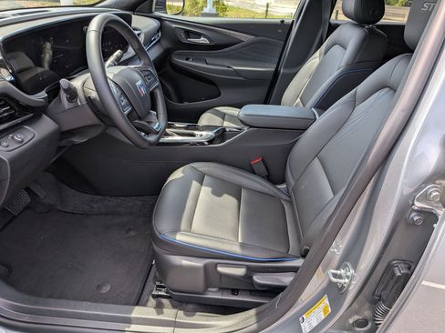 Used 2025 Buick Envista Sport Touring image 14