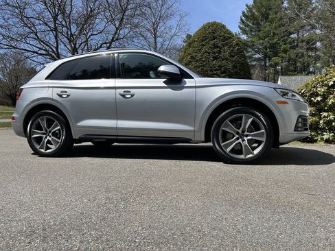Used 2019 Audi Q5 2.0T Premium Plus w/ Premium Plus Package AWD/4WD image 1