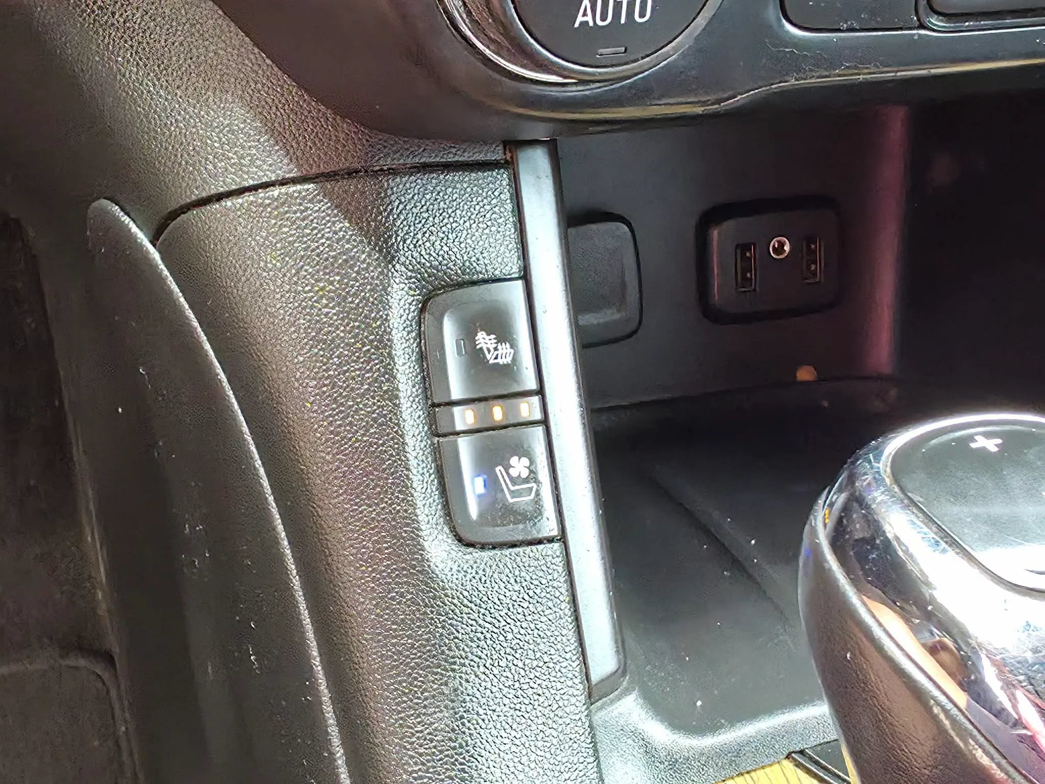 Used 2018 GMC Acadia Denali w/ Technology Package FWD image 29