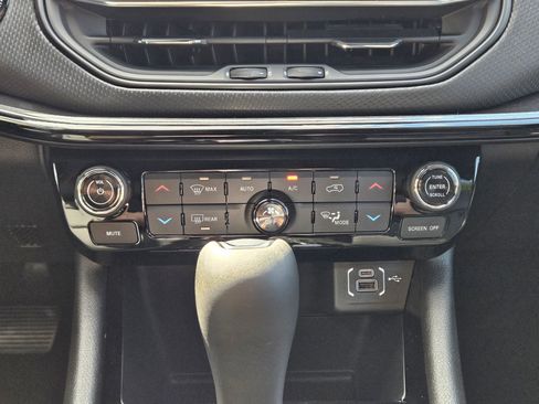 New 2026 Jeep Compass Limited image 12