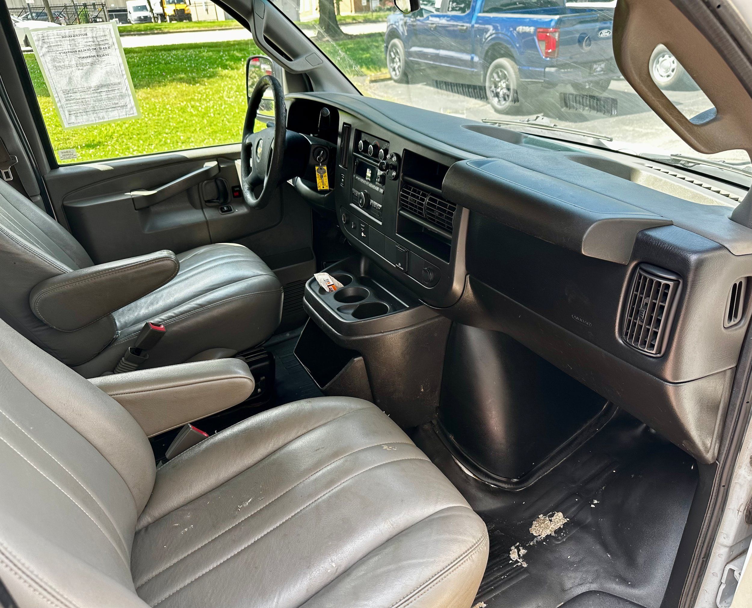 Used 2017 Chevrolet Express 2500 RWD image 21