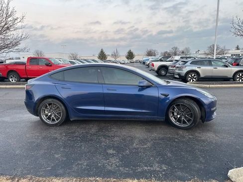 Used 2021 Tesla Model 3 Standard Range Plus image 9