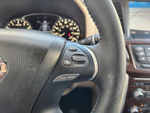 Used 2018 Nissan Pathfinder Platinum FWD image 31