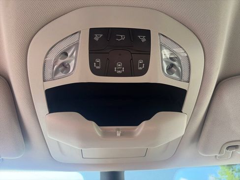 Used 2024 Chrysler Pacifica Touring-L FWD image 45