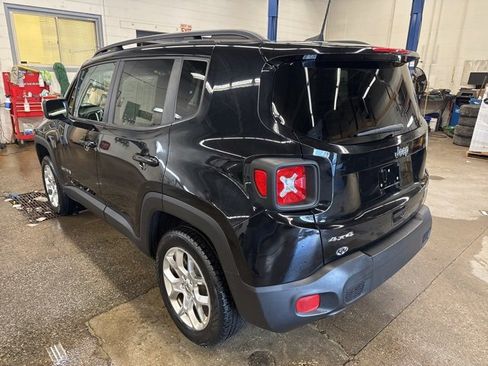 Used 2018 Jeep Renegade Latitude w/ Popular Equipment Group image 4