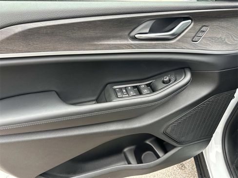 New 2025 Jeep Grand Cherokee L Limited image 13