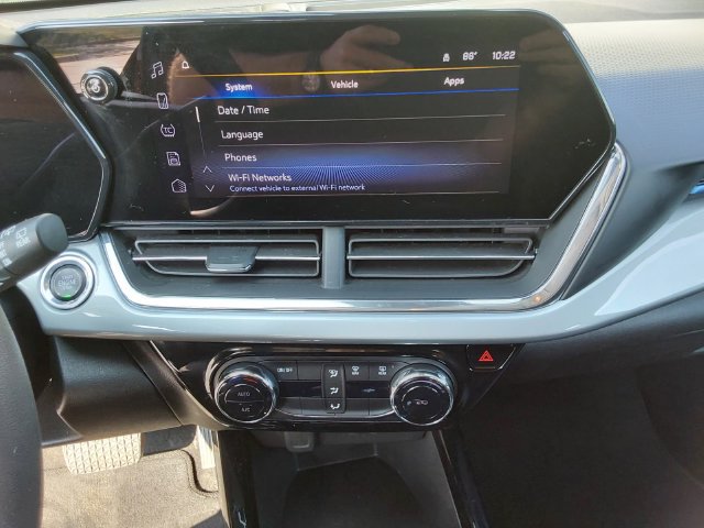 Used 2025 Chevrolet Trax LT FWD image 32