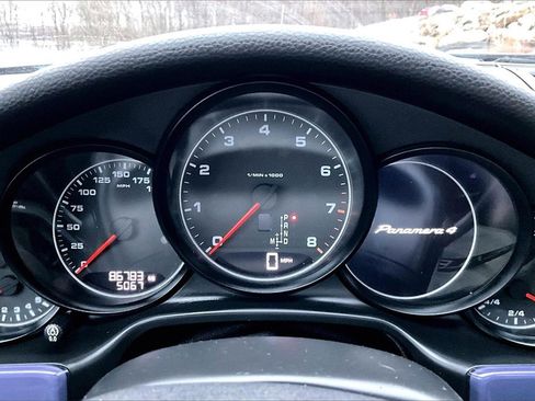 Used 2014 Porsche Panamera 2 image 17
