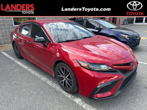 Used 2022 Toyota Camry SE w/ Convenience Package image 1