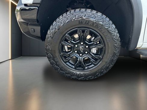 Used 2024 Chevrolet Silverado 1500 ZR2 w/ Dark Appearance Package AWD/4WD image 10