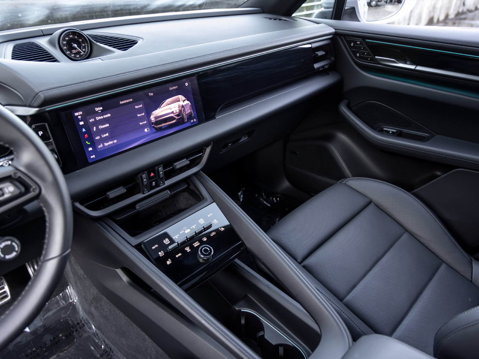 Certified 2025 Porsche Macan 4S Electric AWD/4WD image 43