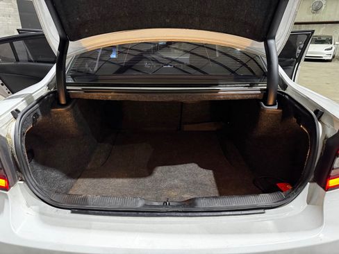 Used 2018 Dodge Charger SXT w/ Blacktop Package image 18