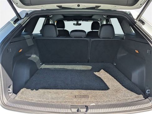 Used 2021 Volkswagen Atlas Cross Sport SE w/ Panoramic Sunroof Package image 7