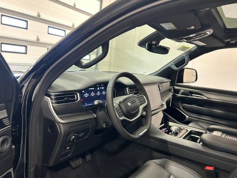 New 2026 Jeep Grand Wagoneer Limited AWD/4WD image 17